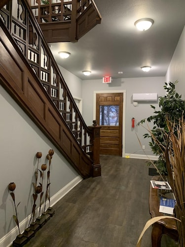 The Nook at Jefferson - a Quiet fully furnished studio in Springfield