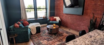 Exira 107 - Cozy 2BR Above Coffee & Goods Shop