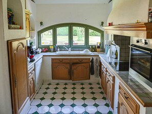 Réfrigérateur, micro-ondes, four, lave-vaisselle