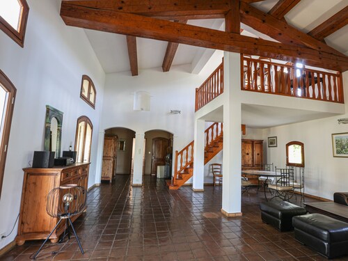 Villa familiale 7 pièces avec coin piscine privé