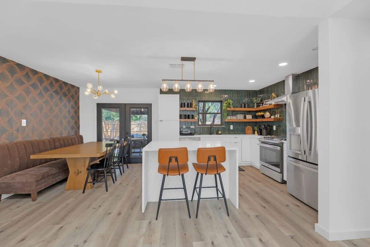 Køleskab, mikrobølgeovn, ovn, kogeplade