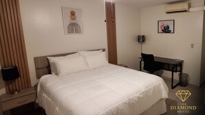 Luxury Single Room, City View | Desk, laptop workspace, free WiFi - The Diamond Hotel Executive Boutique (San Salvador)