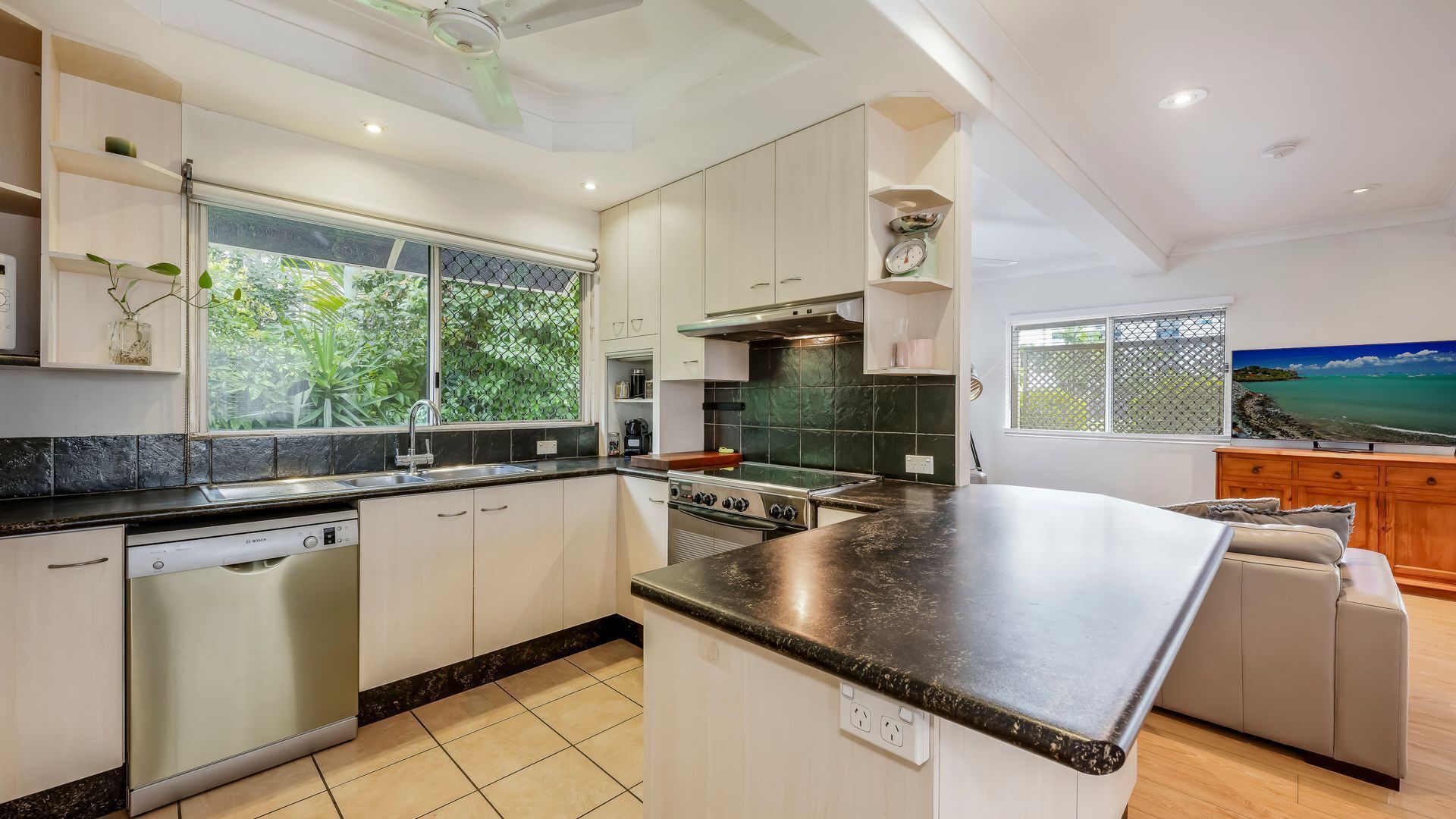 ميكروويف، فرن، موقد طهي مسطح، غسالة أطباق