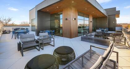 Music Row Bungalow-Pool-Free parking-Rooftop-Near Gulch, Vanderbilt & Broadway