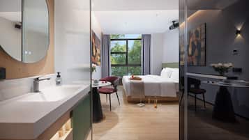 Quiet and luxurious city view double Room | Premium bedding, minibar, individually decorated, individually furnished