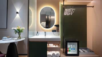 Quiet and luxurious city view twin Room | Living area | 55-inch LCD TV with digital channels, smart speakers, printers