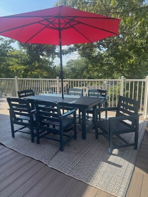 Outdoor dining - Lakeview Oasis 6 bed 3 bath Sunrise Beach (Sunrise Beach)
