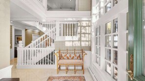 Casa, balcón, vista a la montaña | Área de sala de estar