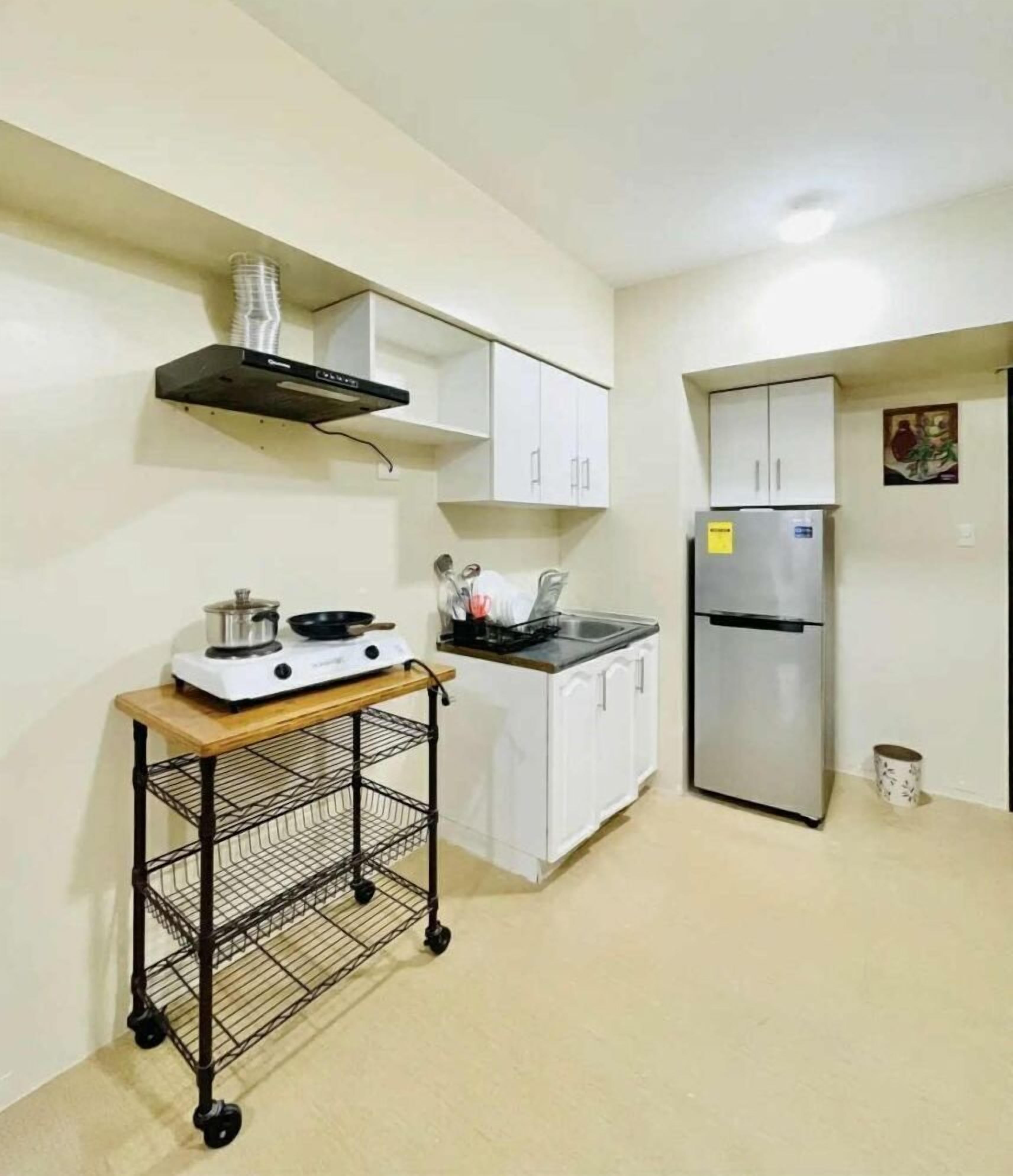 Fridge, microwave, stovetop, cookware/dishes/utensils