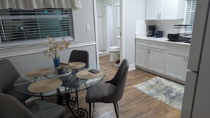 Dining - Remodeled 3 bed 2 bath near Midtown downtown Westshore district and South Tampa. (Tampa)