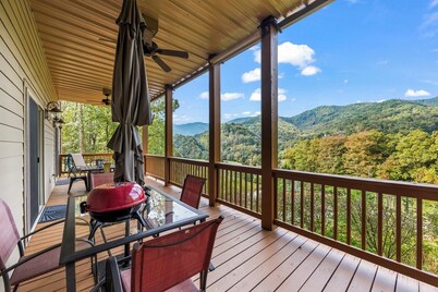 Wheelchair Accessible Condo Overlooking Smoky Mountains