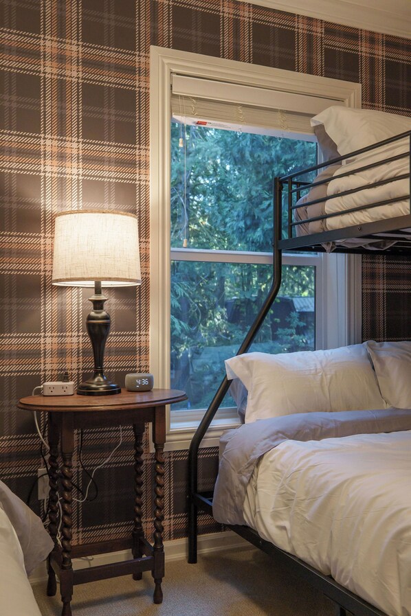 4 bedrooms, WiFi, bed sheets