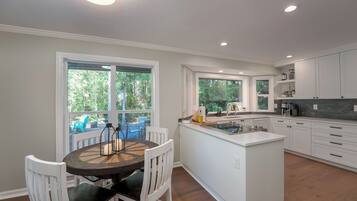 ميكروويف، فرن، موقد طهي مسطح، غسالة أطباق