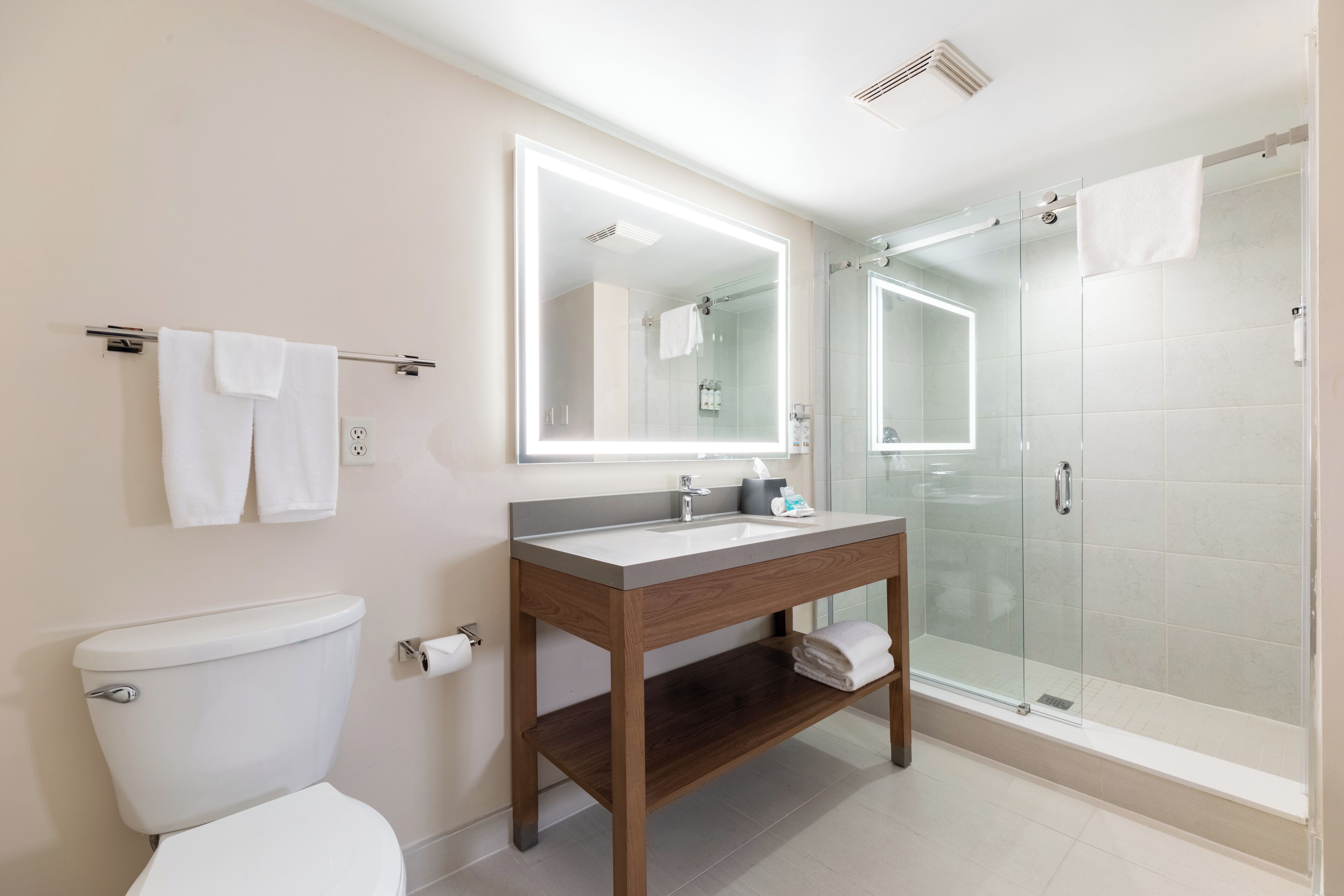 Loft, 1 Bedroom (Loft) | Bathroom | Free toiletries, hair dryer, towels, soap