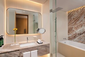 Deluxe Room, 1 King Bed, Sea View | Bathroom | Combined shower/tub, rainfall showerhead, free toiletries, hair dryer - voco Muscat Al Mouj by IHG (Muscat)