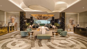 A spacious lobby with a central seating area, a reception desk, and large windows. - voco Muscat Al Mouj by IHG (Muscat)