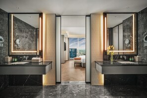 Bathroom - Crowne Plaza Shaoxing Binhai New Area by IHG (Shaoxing)