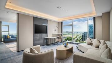 Suíte, 1 cama King | Roupas de cama premium, cofres nos quartos, escrivaninha