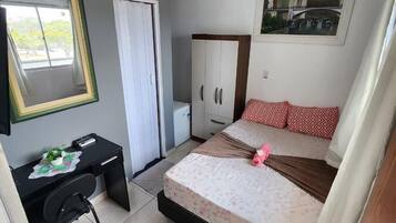 Ducha, toallas, jabón, papel higiénico