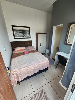 Chambre Double, vue ville | Bureau, Wi-Fi gratuit