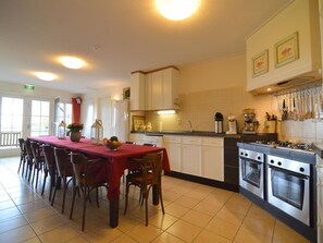 House | Private kitchen - Holiday Home in Noordbeemster With Bubble Bath (Noordbeemster)