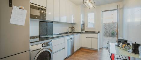 Fridge, microwave, oven, stovetop