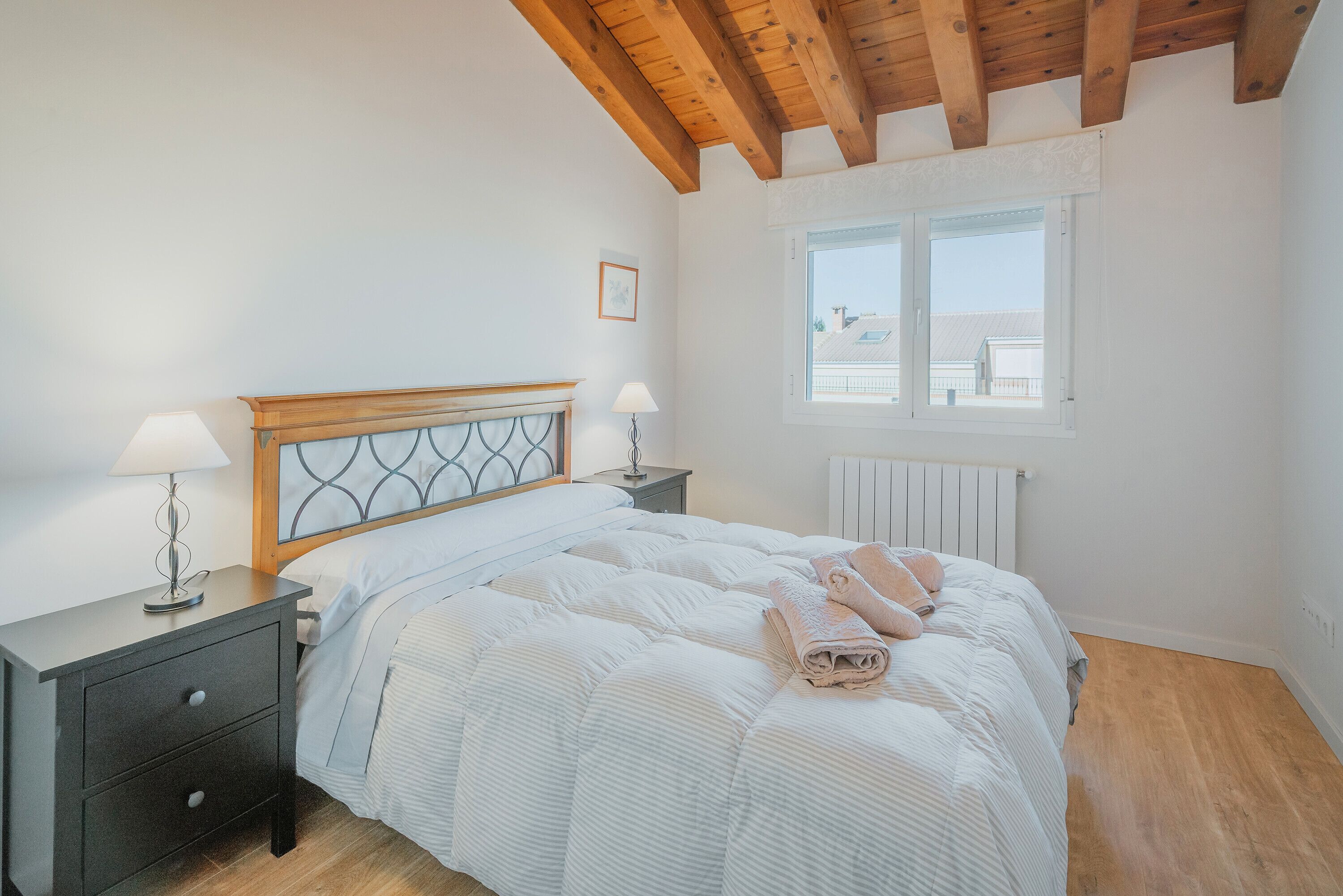 5 slaapkamers, een strijkplank/strijkijzer, wifi, beddengoed