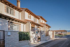 Exterior - Holiday Home 'Las Natillas Con V' with Mountain Views, Private Terrace and Wi-Fi (Martín Miguel)