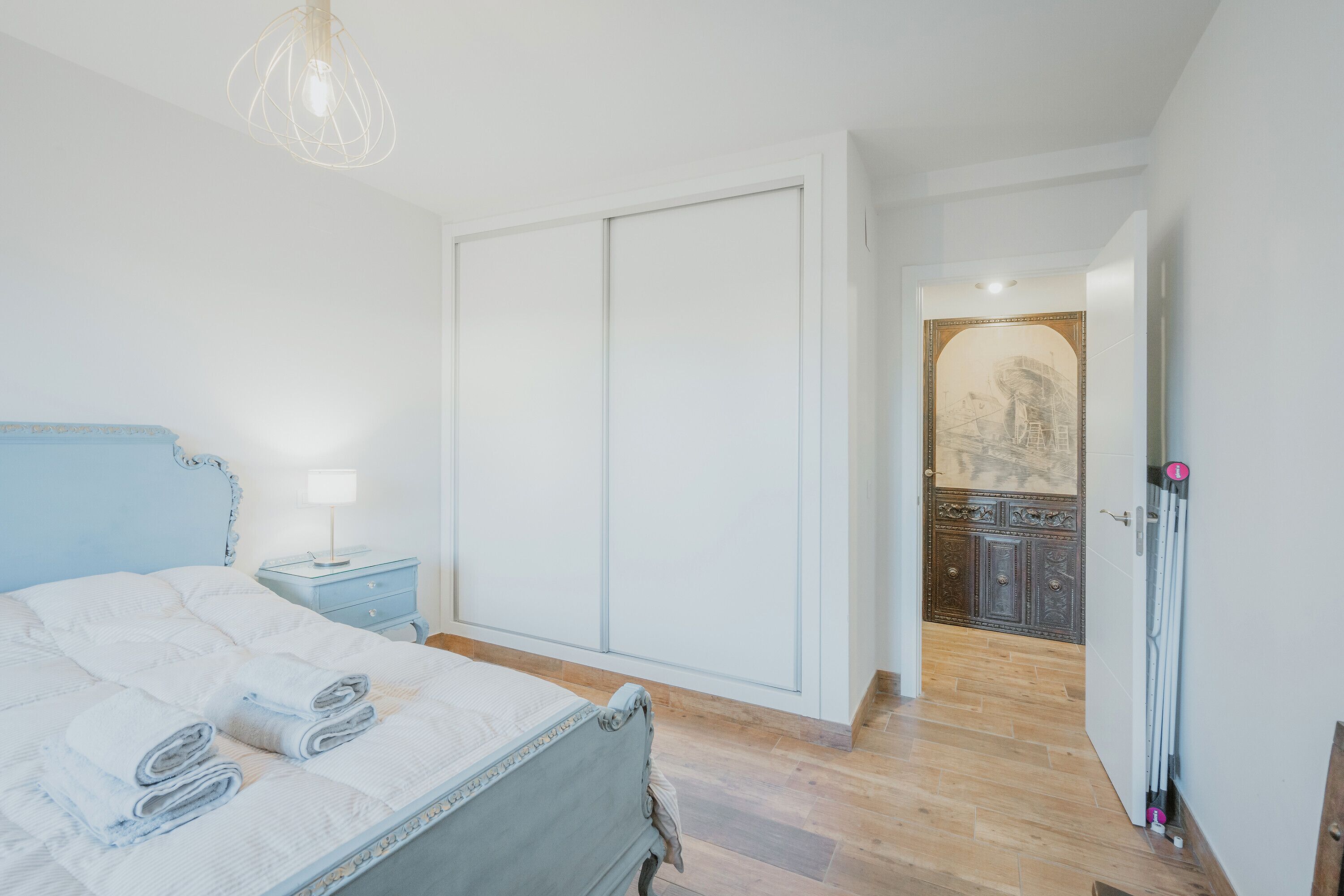 5 室のベッドルーム、アイロン / アイロン台、WiFi、ベッドシーツ