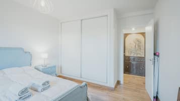 5 slaapkamers, een strijkplank/strijkijzer, wifi, beddengoed