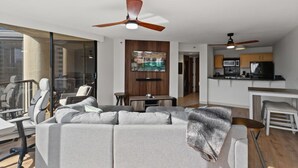A modern apartment with a living room, dining area, and kitchen. - Downtown Honolulu AC, W/D, Free Parking, Kitchen (Honolulu)