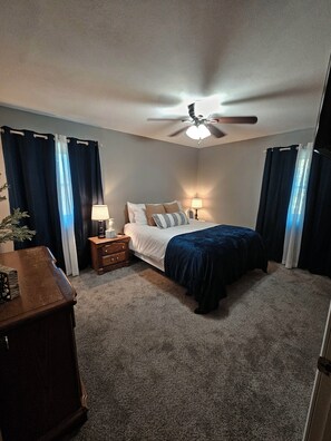 3 Schlafzimmer, Schreibtisch, Bügeleisen/Bügelbrett, WLAN