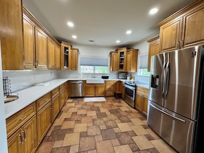 雪櫃、微波爐、焗爐、爐具