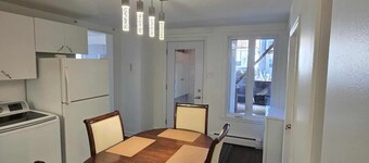 Escale urbaine centre-ville de QC, 2 stationnements, wifi,netflix, disney, crave