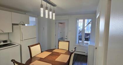 Urban stopover downtown QC, 2 parking spaces, wifi, netflix, disney, crave