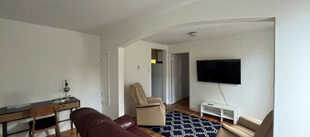 Urban stopover downtown QC, 2 parking spaces, wifi, netflix, disney, crave