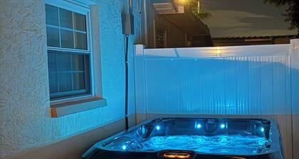 Charming Hot Tub Getaway by Tarpon