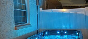 Charming Hot Tub Getaway by Tarpon