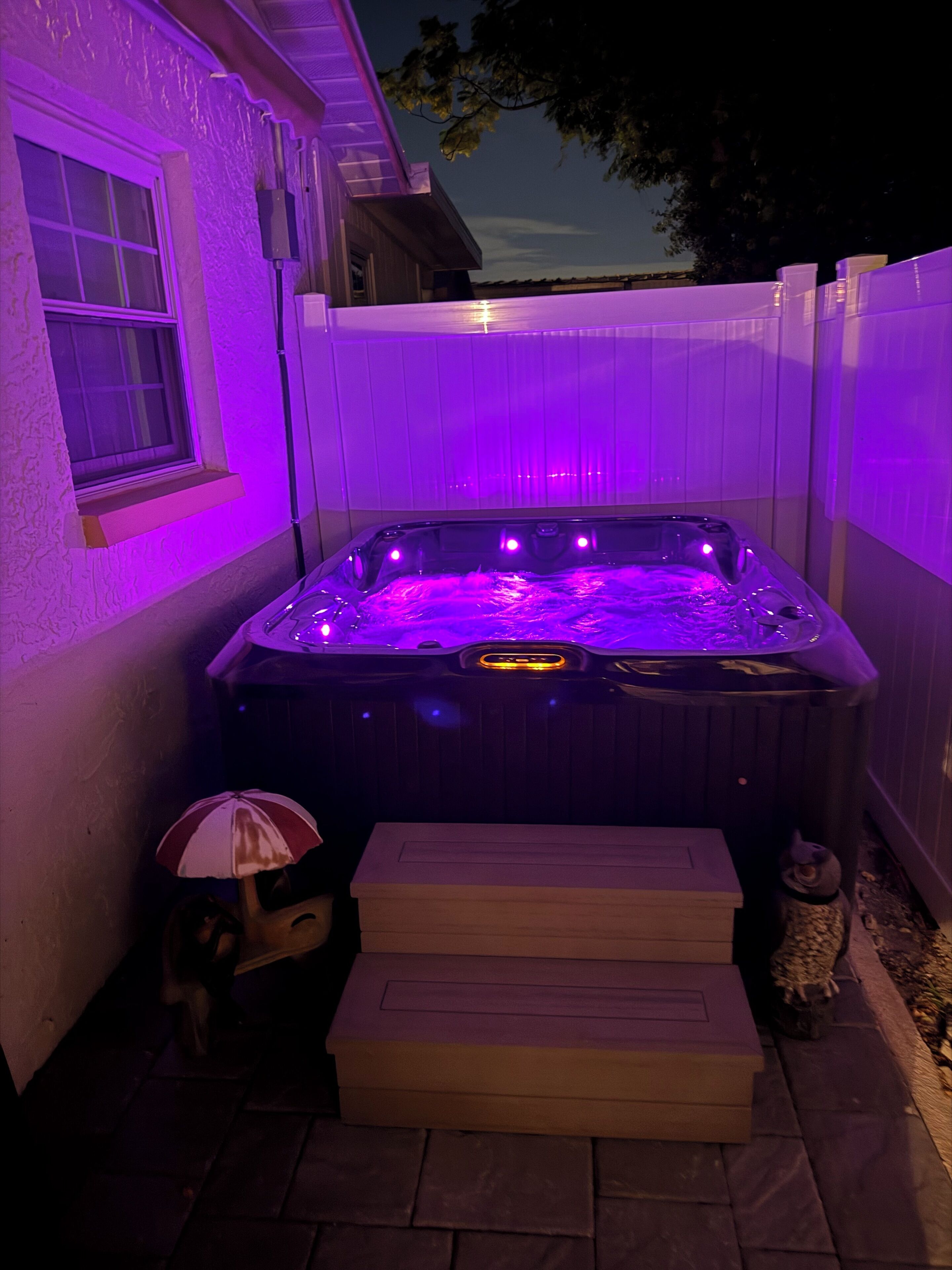 Outdoor spa tub