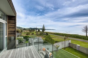 Terrace/patio - The Whyte House - Waimarama Beachfront (Havelock North)