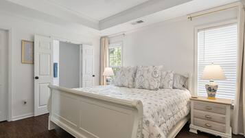 3 habitaciones, tabla de planchar con plancha, wifi y ropa de cama