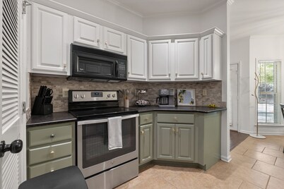 Beautiful 3 Bedroom on the River!