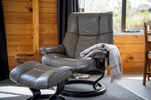 The Back Hut - Te Anau Holiday Home