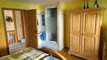 4 室のベッドルーム、WiFi、ベッドシーツ