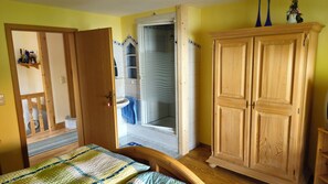 4 室のベッドルーム、WiFi、ベッドシーツ