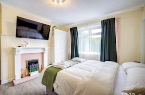 3 bedrooms, iron/ironing board, travel crib, WiFi