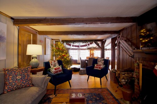 The Cardinal Lodge- A Riverside Retreat