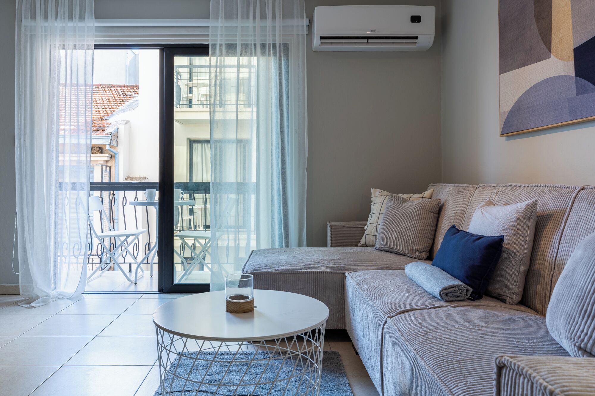 Apartment, 1 Bedroom, Kitchen, City View | Living room | Flat-screen TV