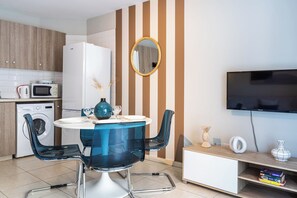 Apartment, 1 Schlafzimmer, Küche, Stadtblick | Essbereich im Zimmer