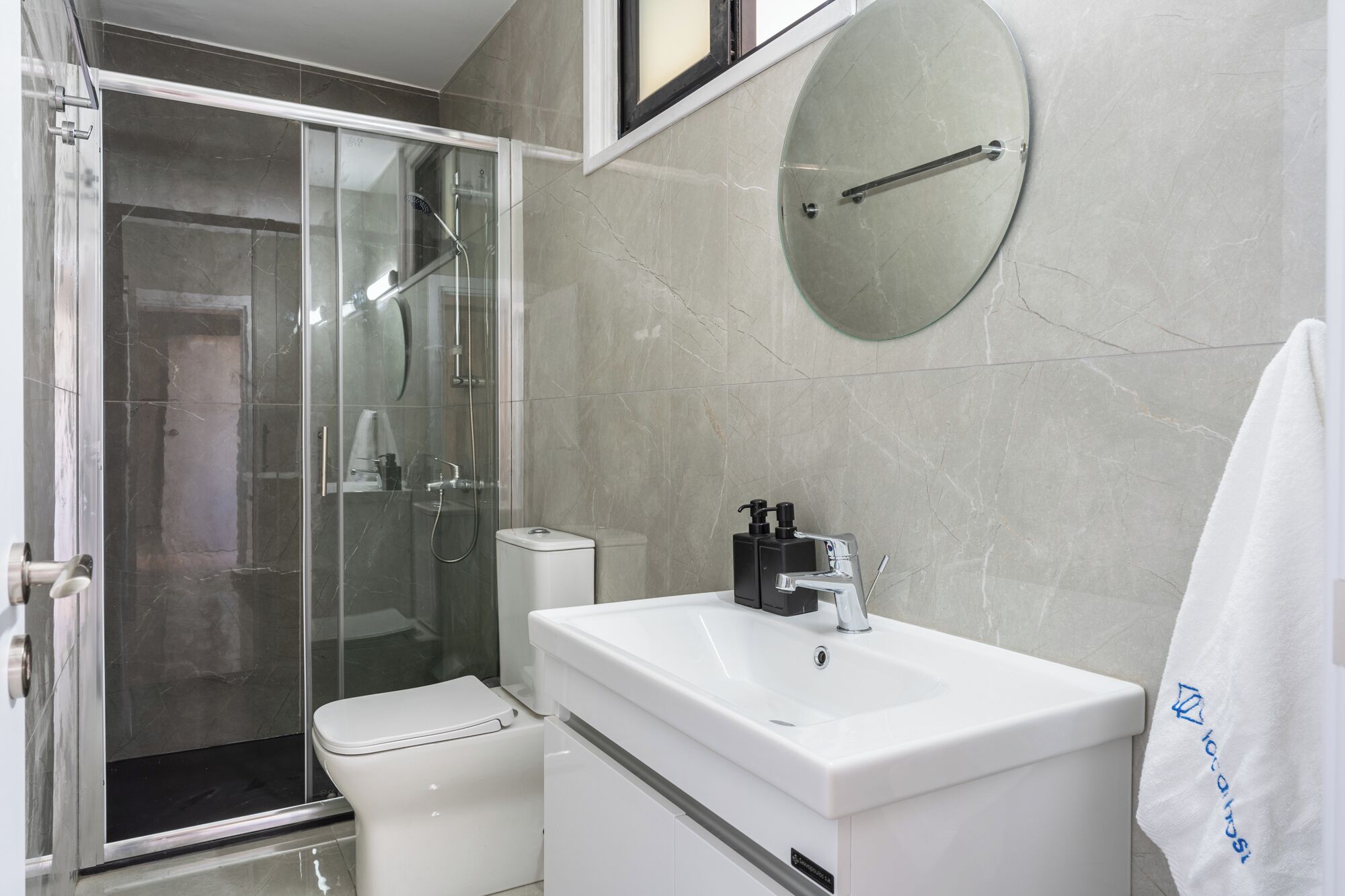 Apartment, 1 Bedroom, Kitchen, City View | Bathroom | Free toiletries, hair dryer, towels, soap